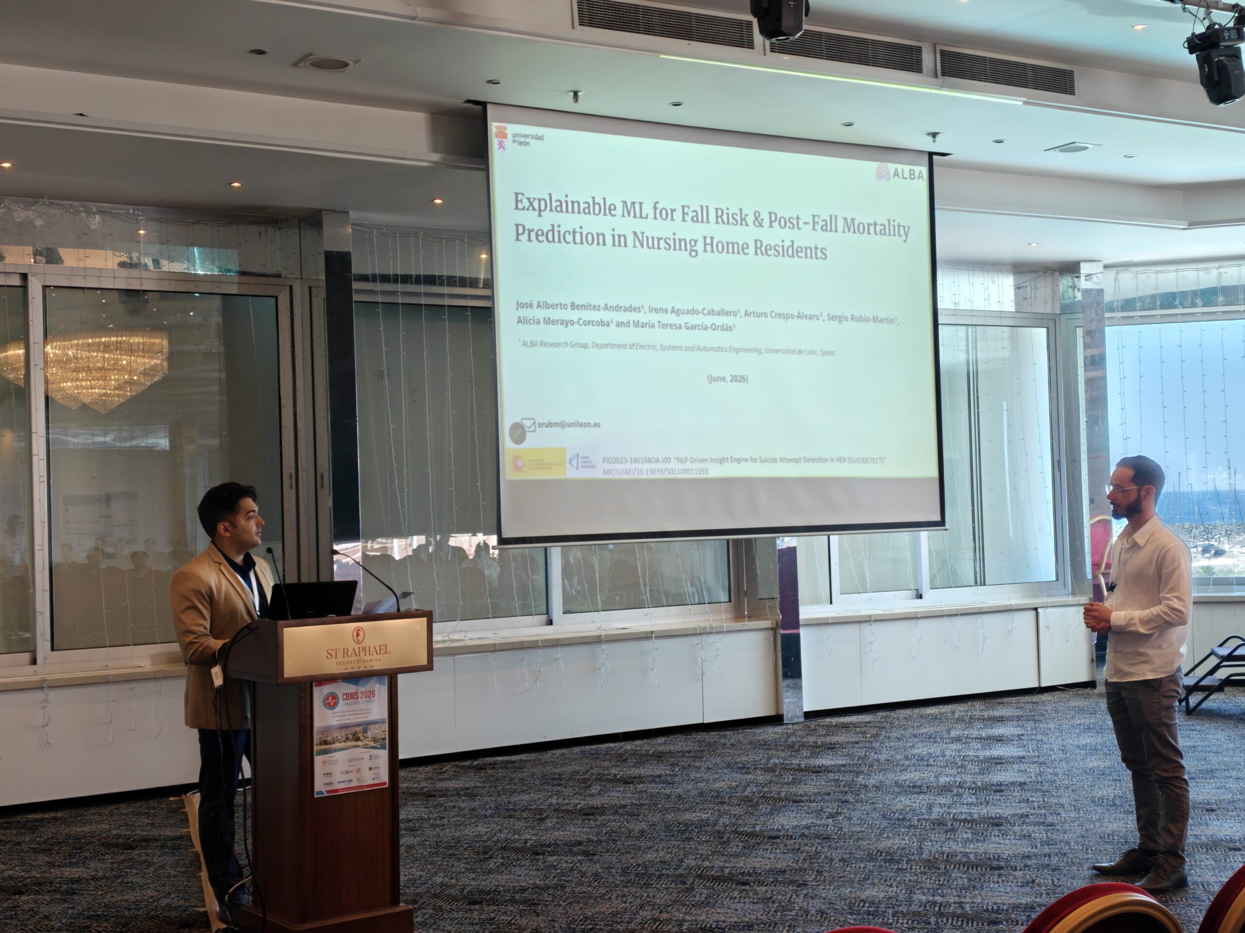 Sergio Rubio-Martín presentando su ponencia en IEEE CBMS 2026