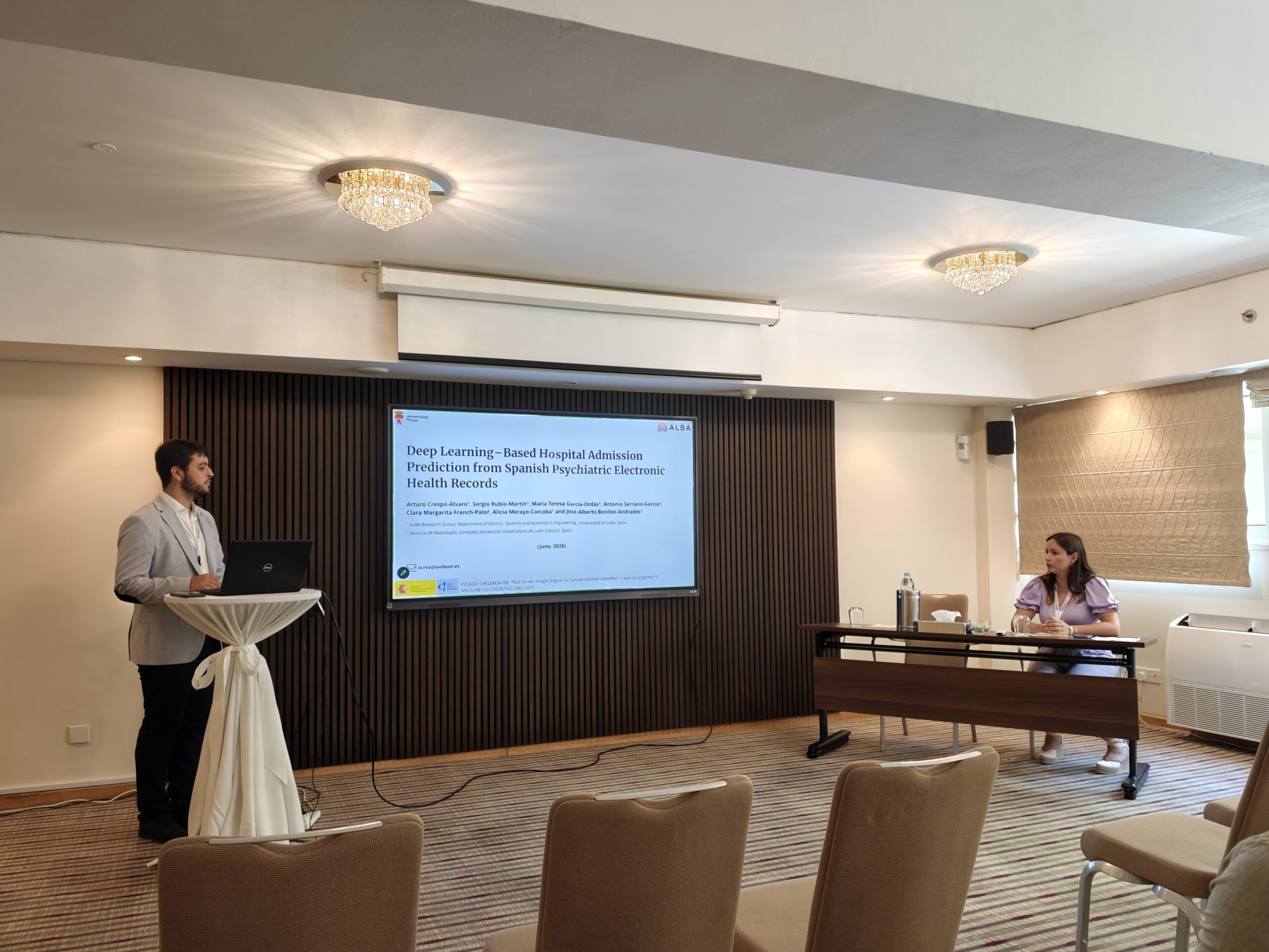 Arturo Crespo-Álvaro presentando su ponencia en IEEE CBMS 2026